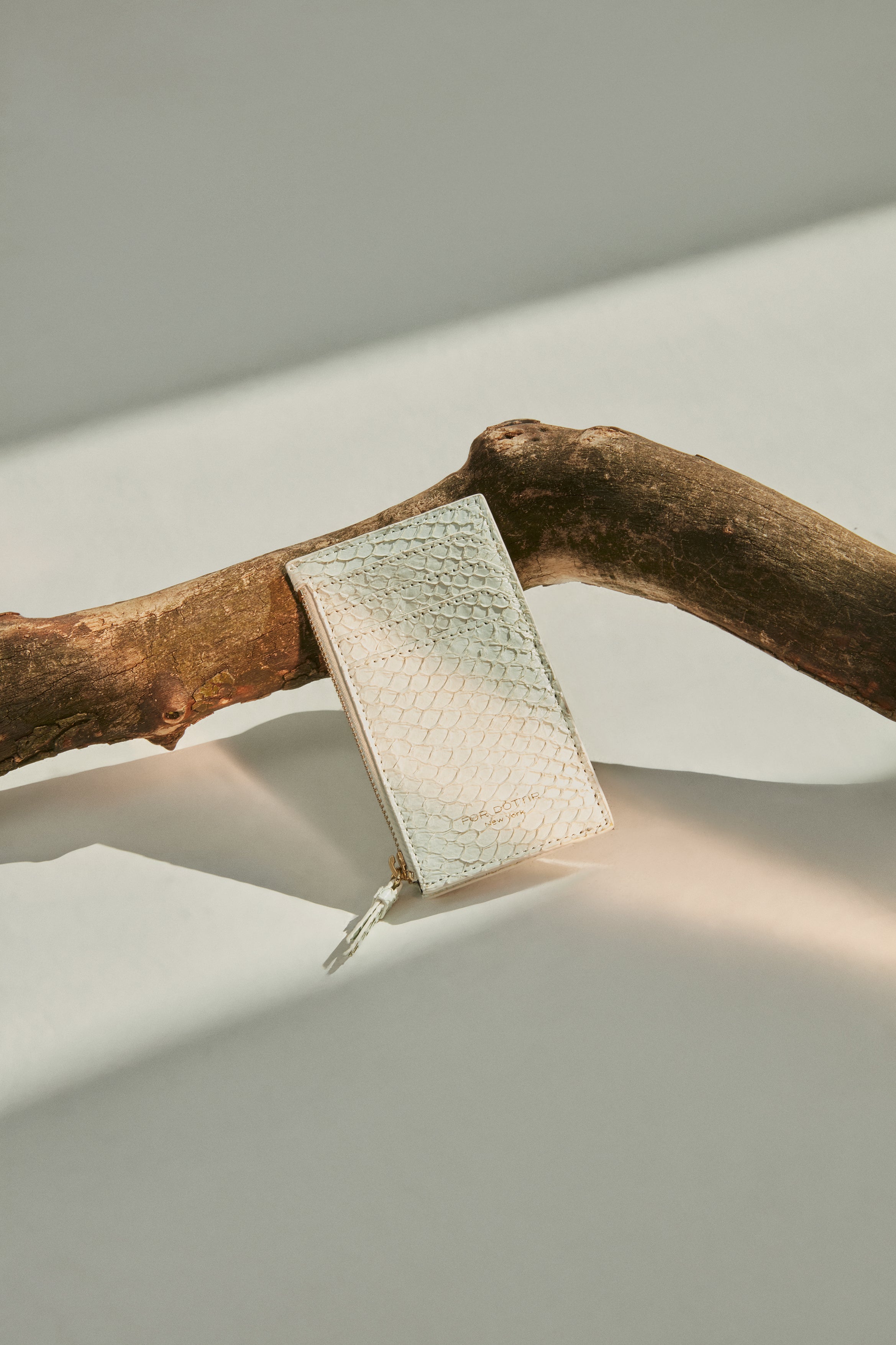 LILO IN ARCTIC WHITE SALMON