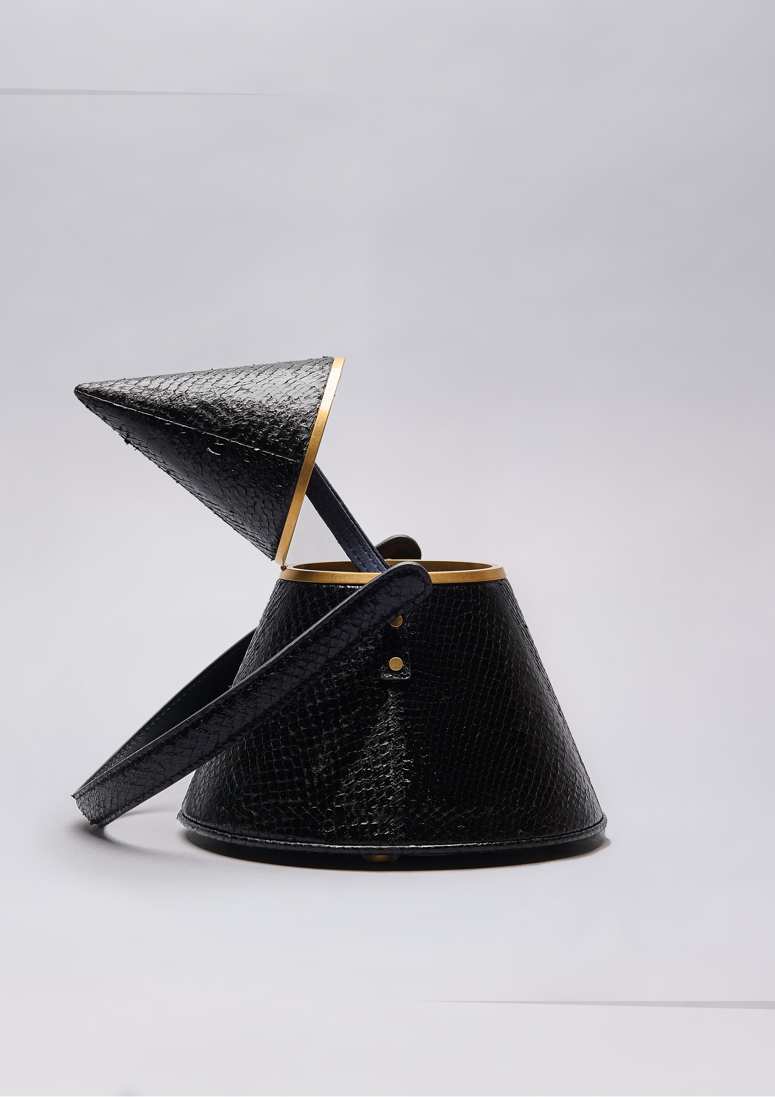 JUNO IN SHINY BLACK SALMON