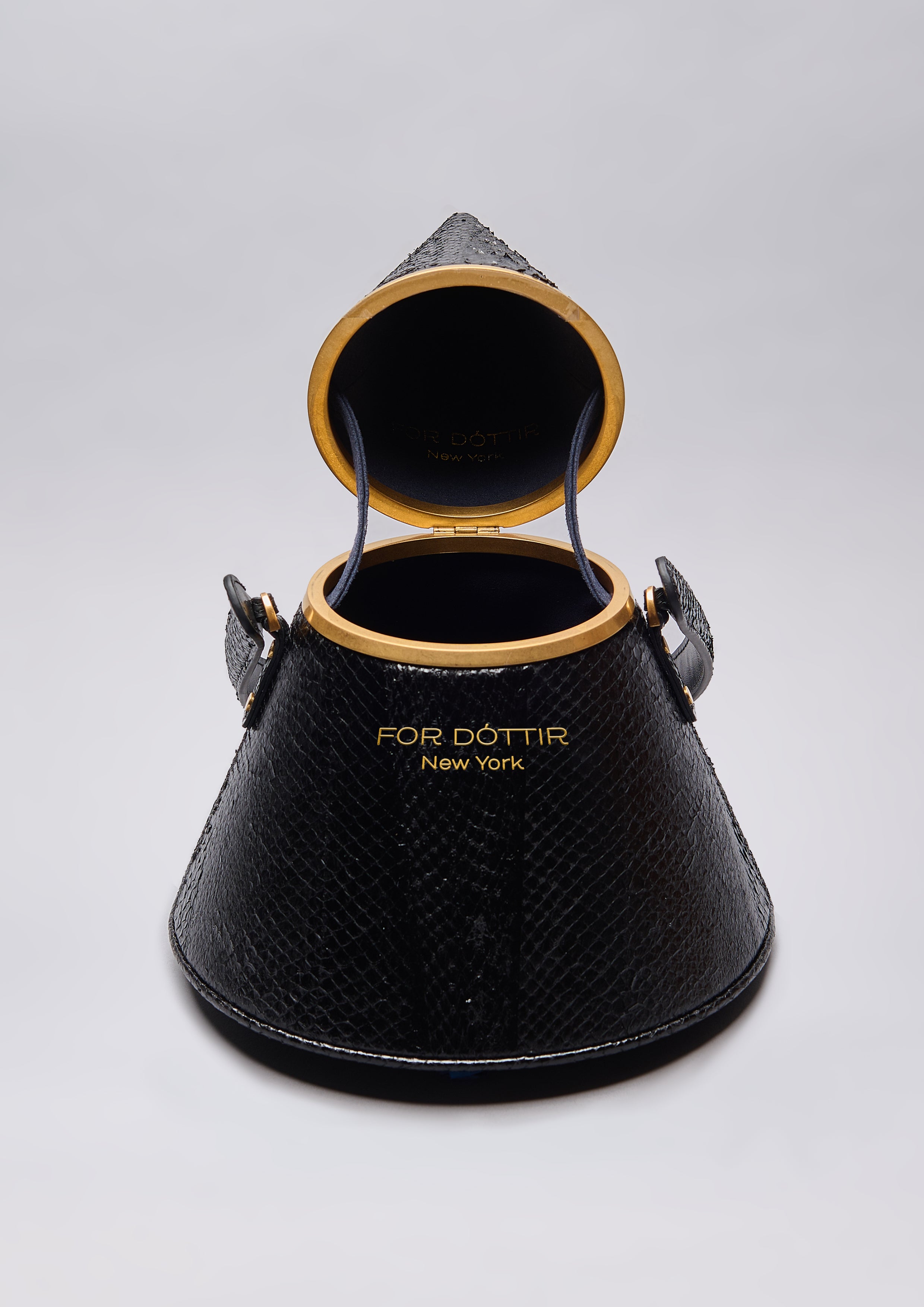 JUNO IN SHINY BLACK SALMON